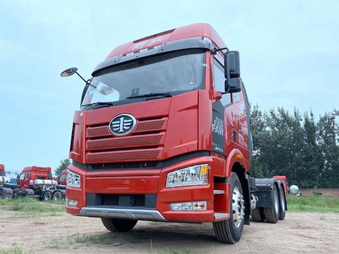 实拍的这款一汽解放j6p天然气重卡,搭载的是解放动力最新的ca6sm4