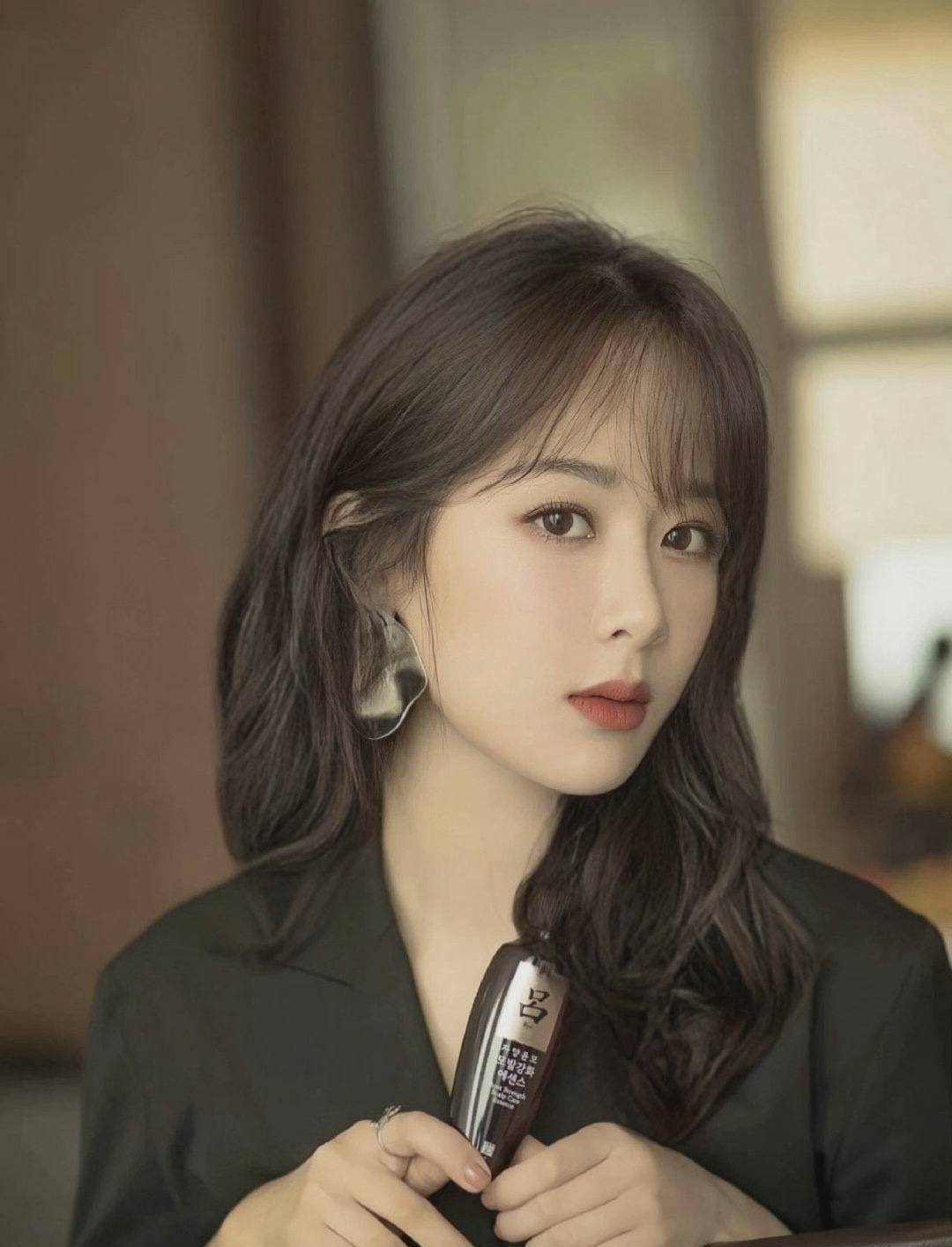 让杨紫温婉优雅的长发却不适合女明星袁泉发型决定人的气质?