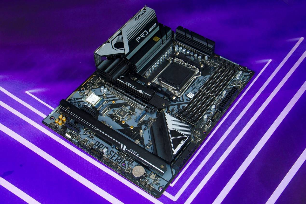 锐龙7000系列破发,华擎b650m黑潮风暴,x670e匠心搭配指南_主板_接口