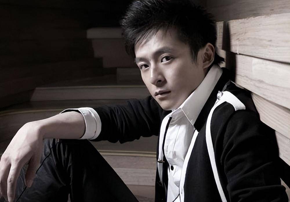 "妈宝男"朱雨辰:错过汤唯又负姜妍,被母爱禁锢43年