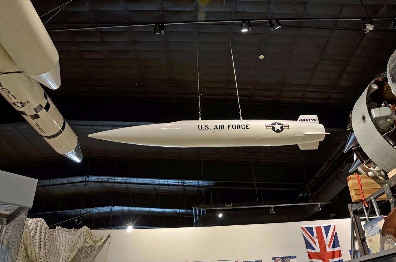 图片:gam-87"天空闪光"空射弹道导弹.