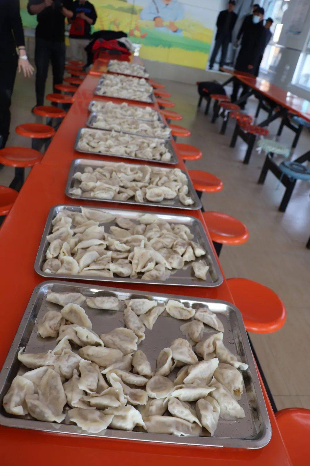 【基层动态】萝北县团结镇学校工会组织开展教职工"立冬包饺子"活动