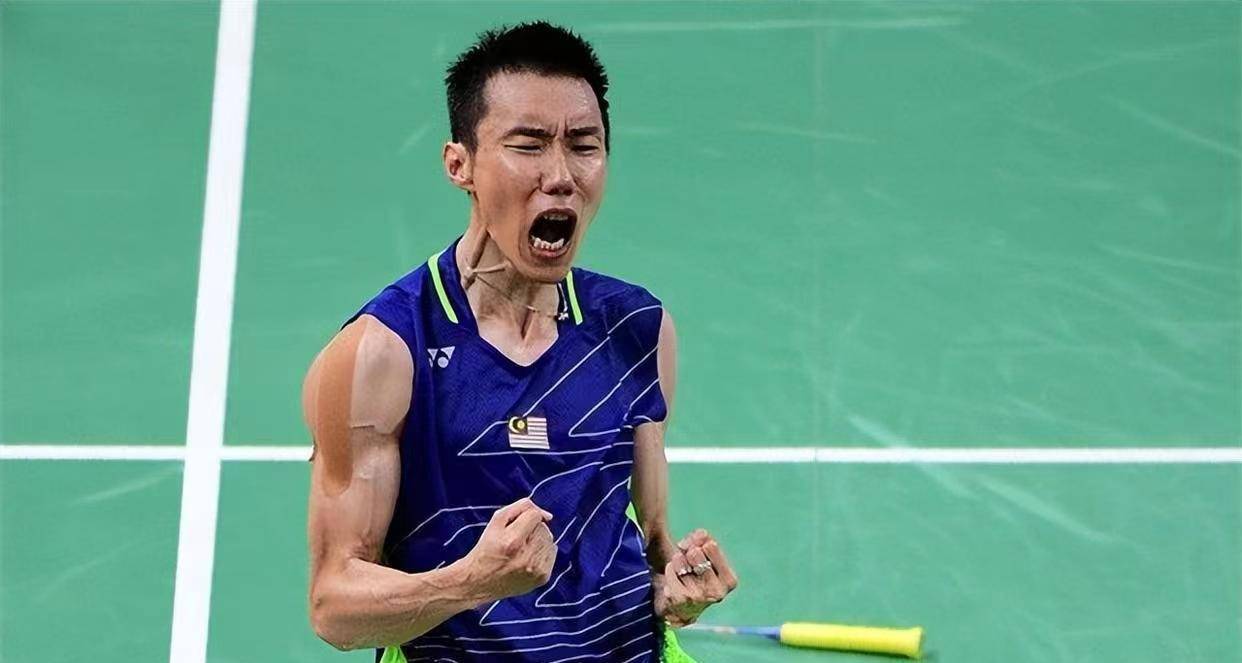 40岁李宗伟瘦脱相,过生日晒温馨全家福,两个儿子手托妈妈孕肚_黄妙珠