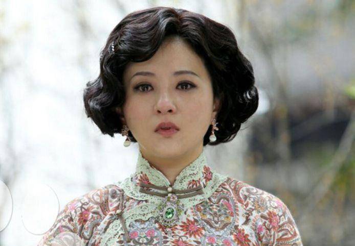 "小婉君"如今已经40岁了,一头短发干练利索,不婚不生十分潇洒_金铭
