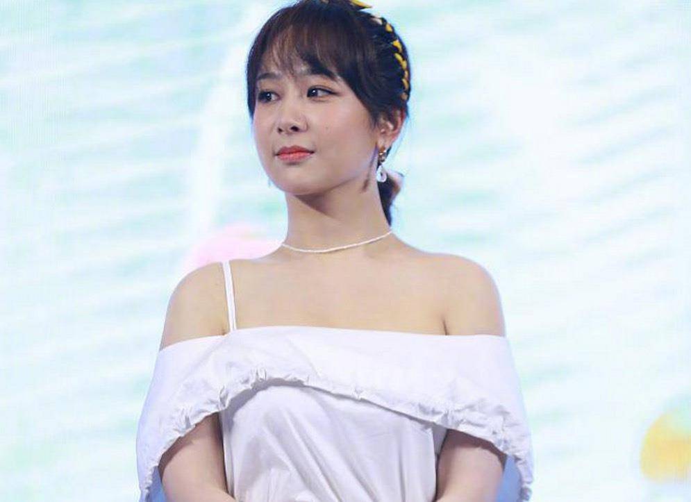 杨紫经历风波后晒照暴瘦,最爱火锅都只吃两口,委屈模样让人心疼_减肥