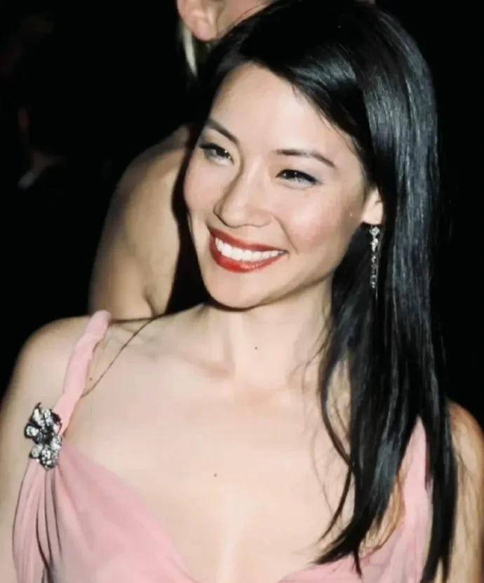 刘玉玲,1968年出生,美国华裔女演员,曾出演《霹雳娇娃》,《甜心俏佳人