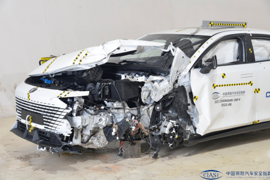 2022中保研碰撞结果,某热门电动车a柱弯折_搜狐汽车_搜狐网