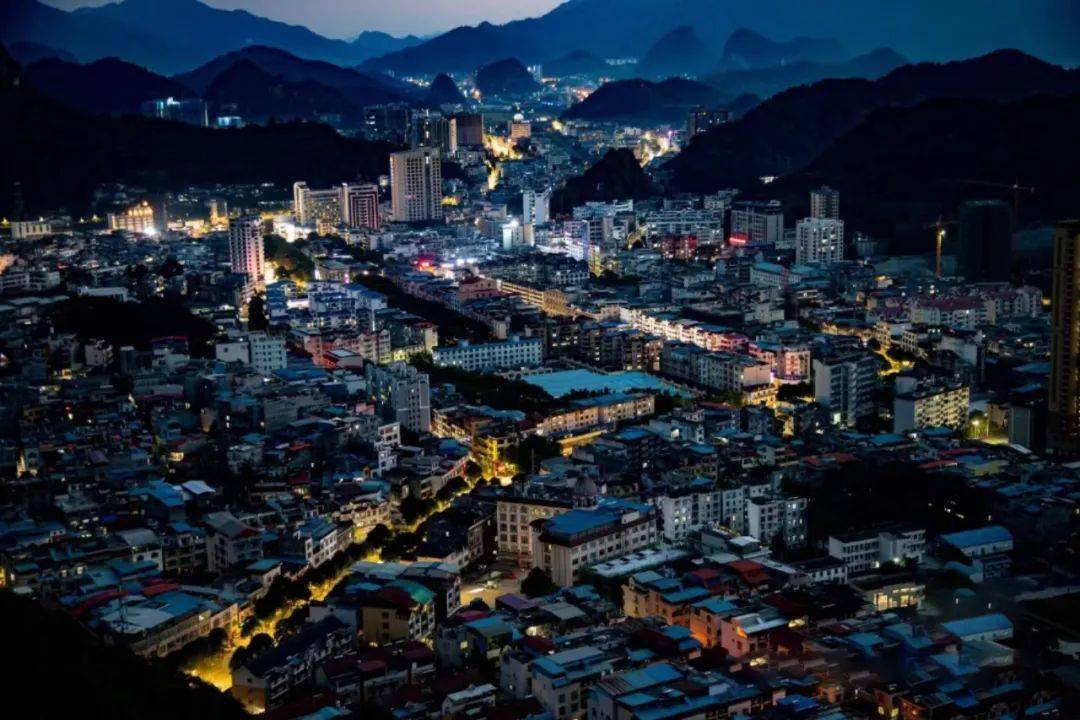 凭祥大连城制高点俯瞰城市夜景 小红书@a,沐玖每一座城市都有自己