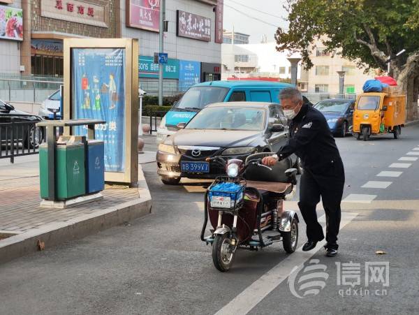 八旬老人代步车辆抛锚 莱西民警暖心护送回家 三轮车 巡逻 解国业