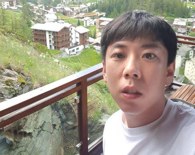 家庭背景1986年出生的梁世灿,今年34岁,哥哥是同