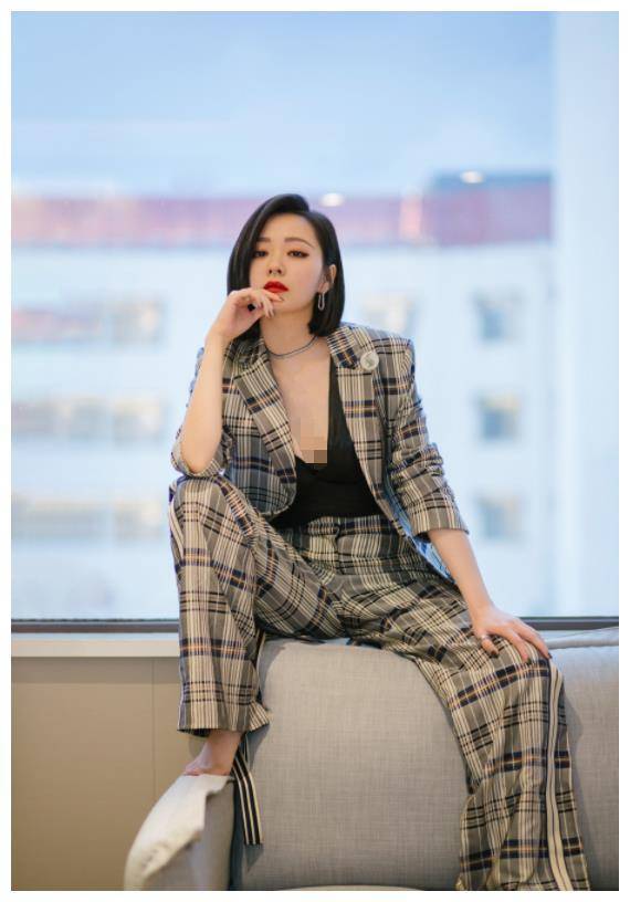 张靓颖终于会打扮自己!