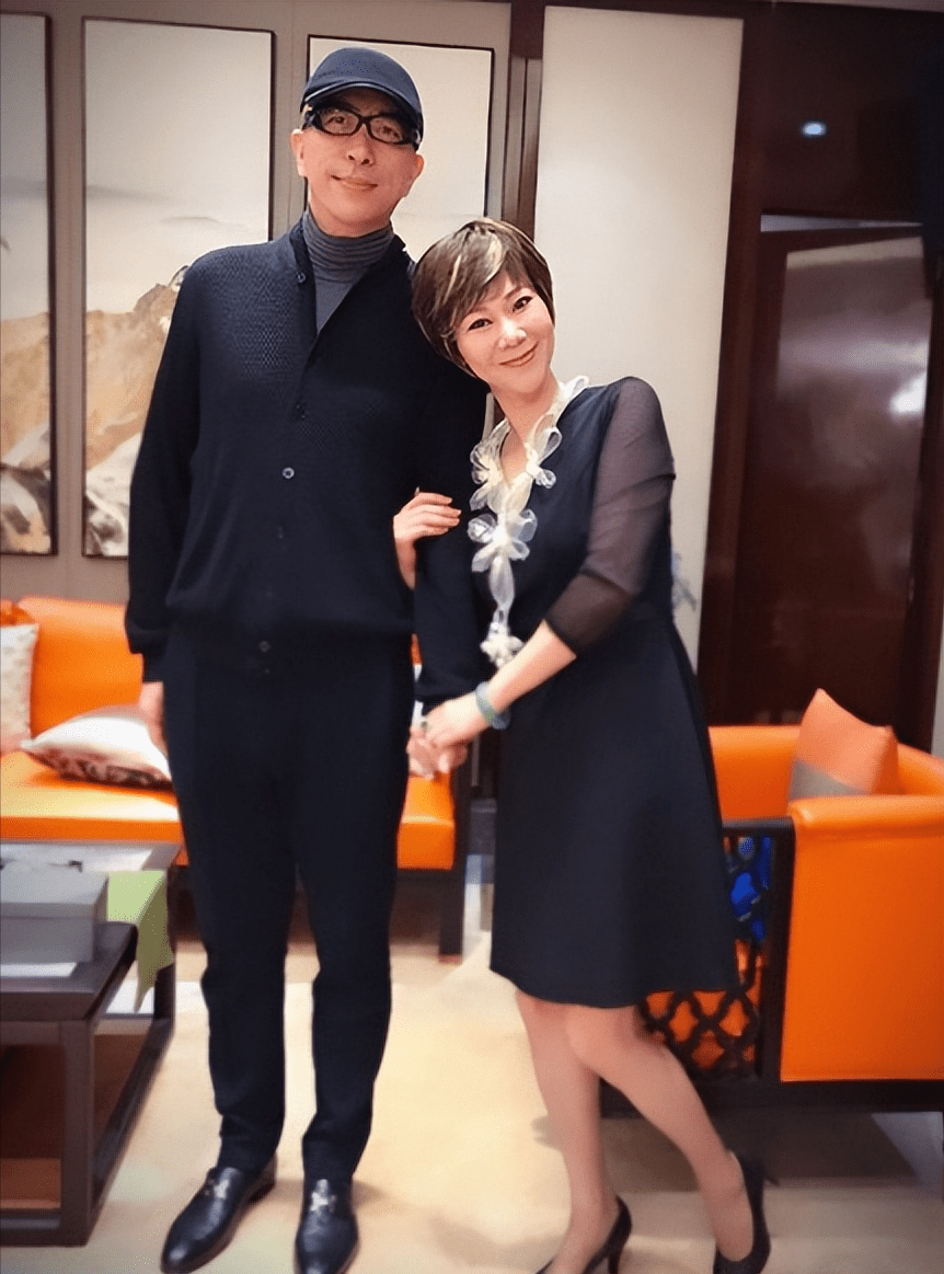 女乒一姐曹燕华:前夫施之皓娶小23岁队员,她57岁再婚,优雅如诗_乒乓