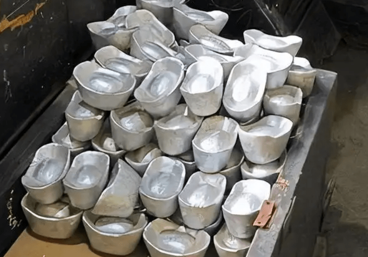 白银期货高低点反复交错，交易心理与市场节奏冲突如何应对