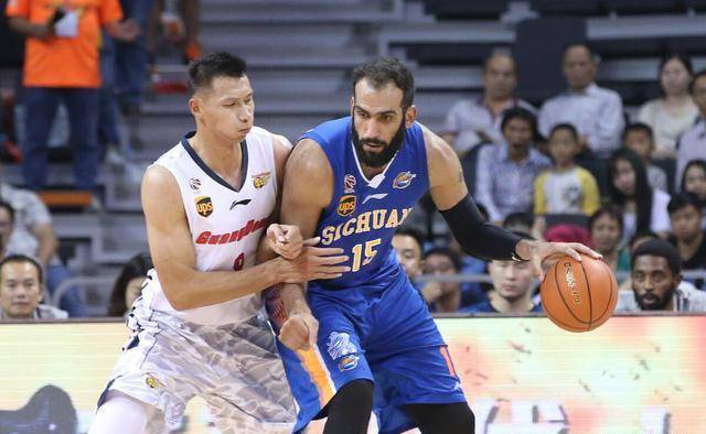 可以仇恨哈达迪与易建联的一生之敌,可以仇恨哈达迪对李晓旭吐痰的