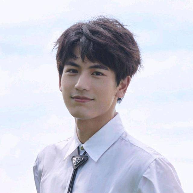 是暑期最强黑马,张凌赫将一线小花收入囊中_陈飞宇_王成毅_电视剧