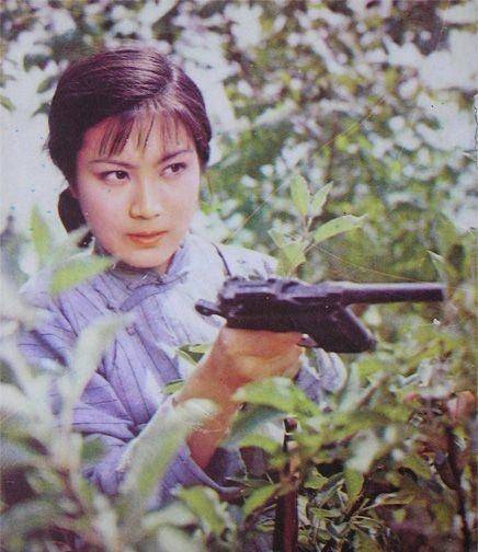 她长得端庄温婉,曾几次在李翰祥执导的清宫片中饰演慈安太后_陈烨