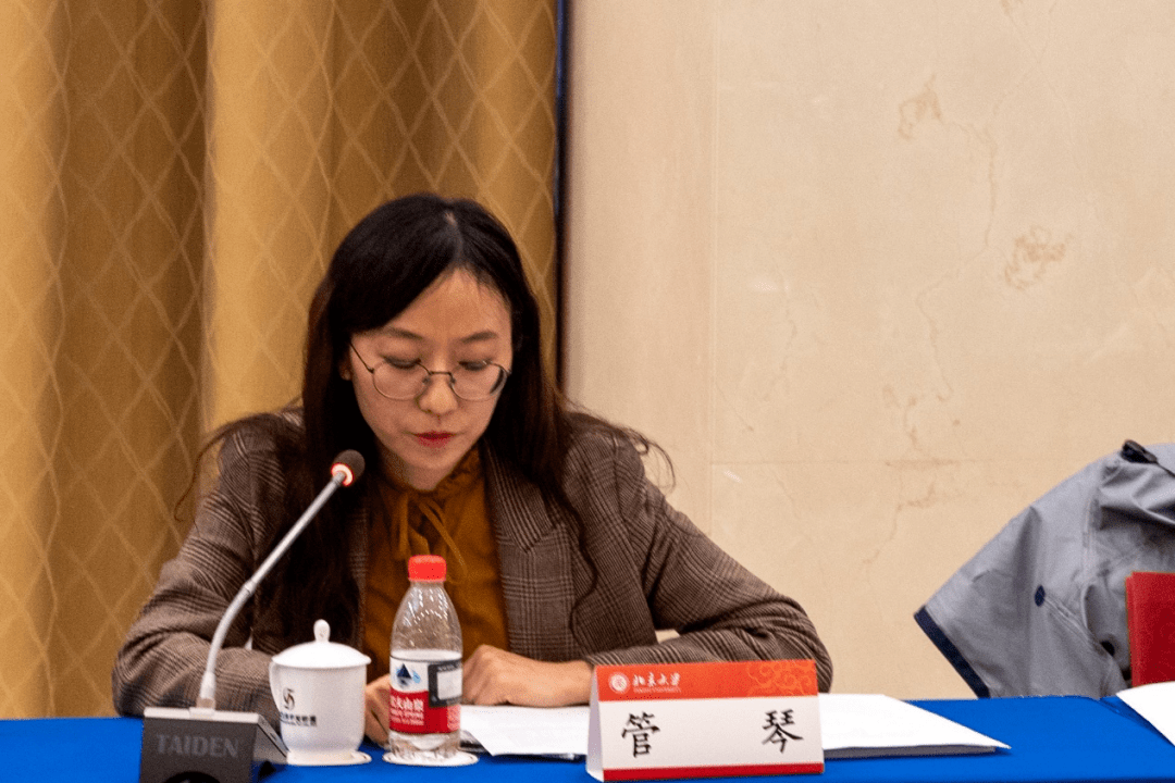 管琴发言北京大学图书馆数据服务中心主任张俊娥老师用丰富的图文资料