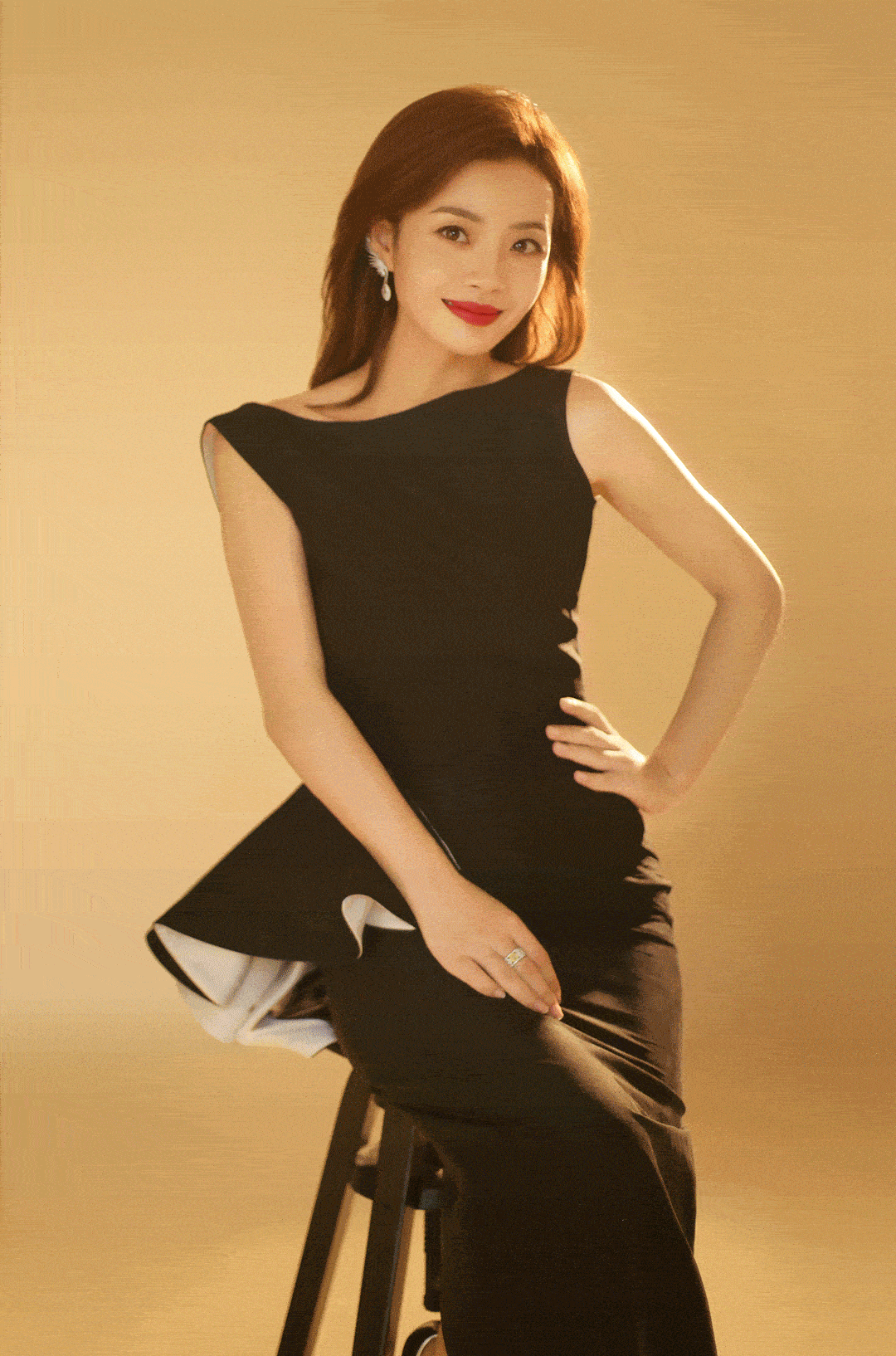 我有位朋友叫霏崆崆,因为穿搭技术高超,很多明星都喜欢叫他"崆崆老师"