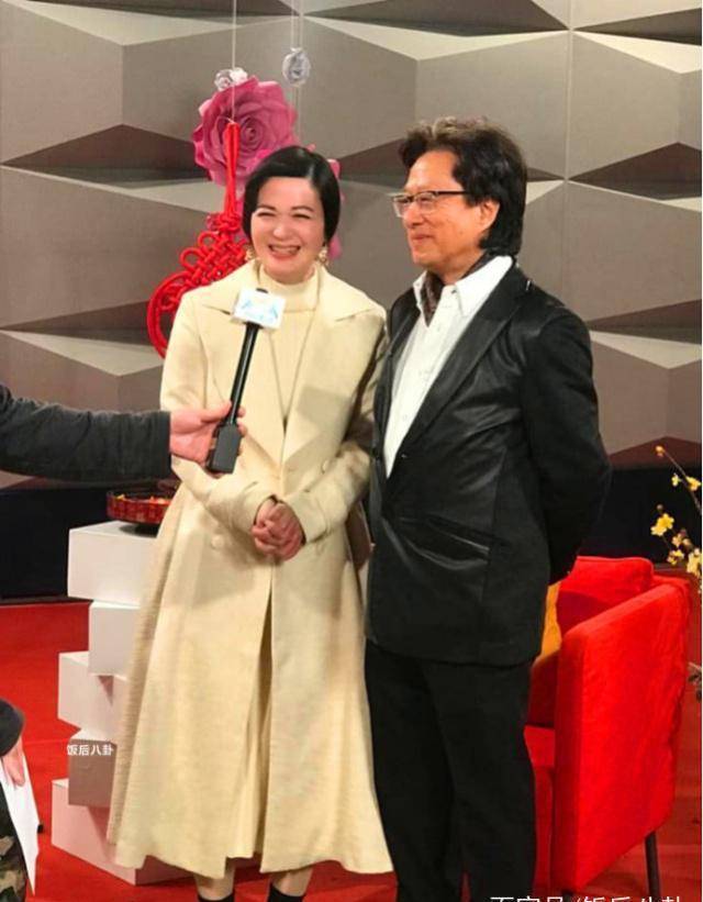 8亿富豪陪怀孕陈少霞录制节目,老婆发福明显脸大了一圈_李文辉_老公