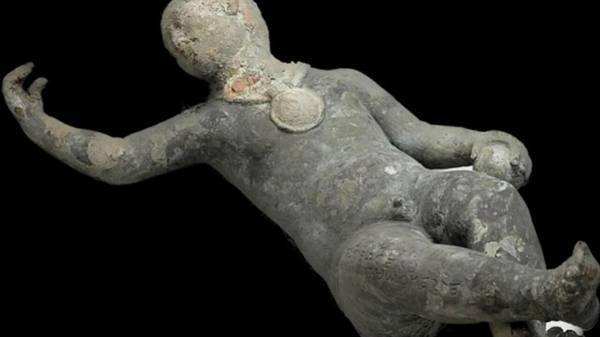 “雕像”意大利挖出大量2300年前青铜器：专家说将改写历史