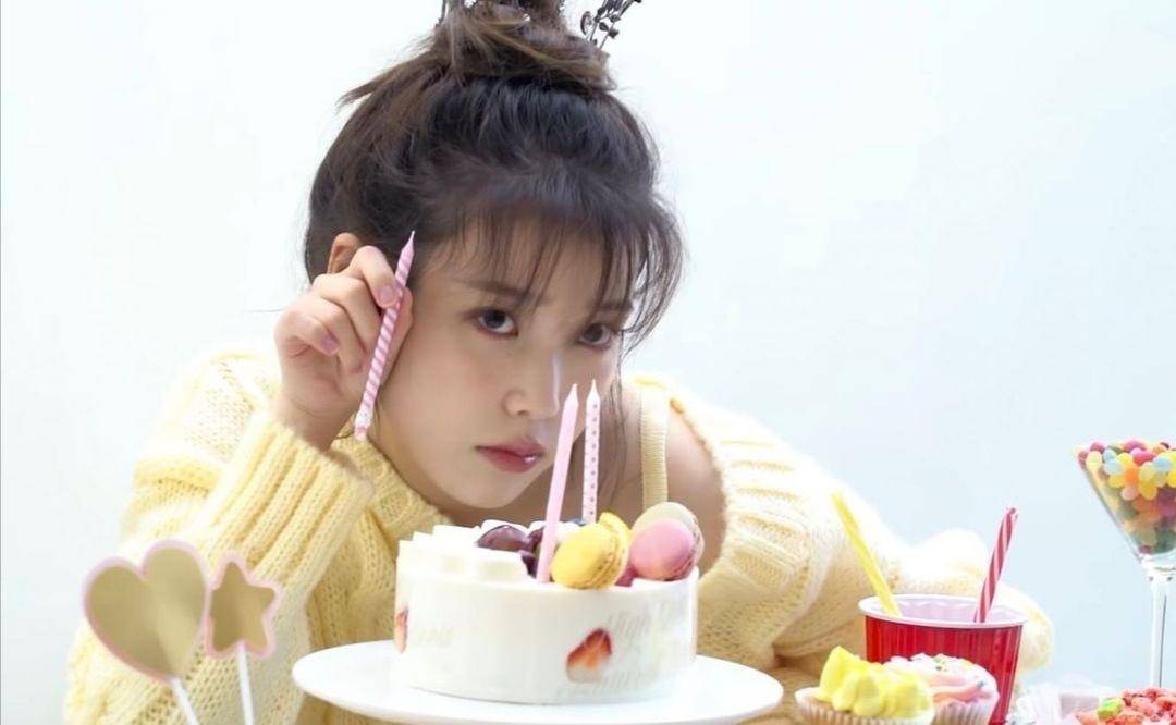 iu美照可盐可甜,扎丸子头俏皮又减龄,这·真不怪黄子韬_造型_感觉