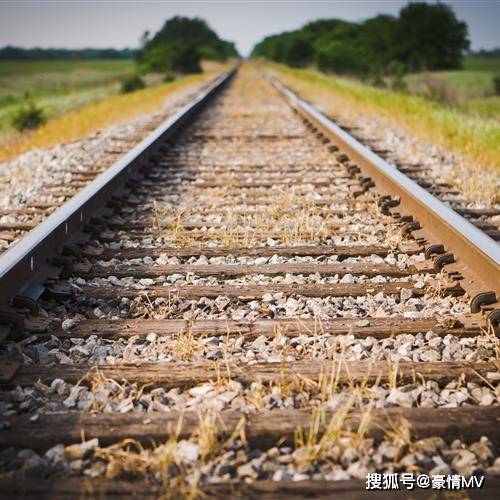 头像风景微信头像,意境唯美的火车轨道美景