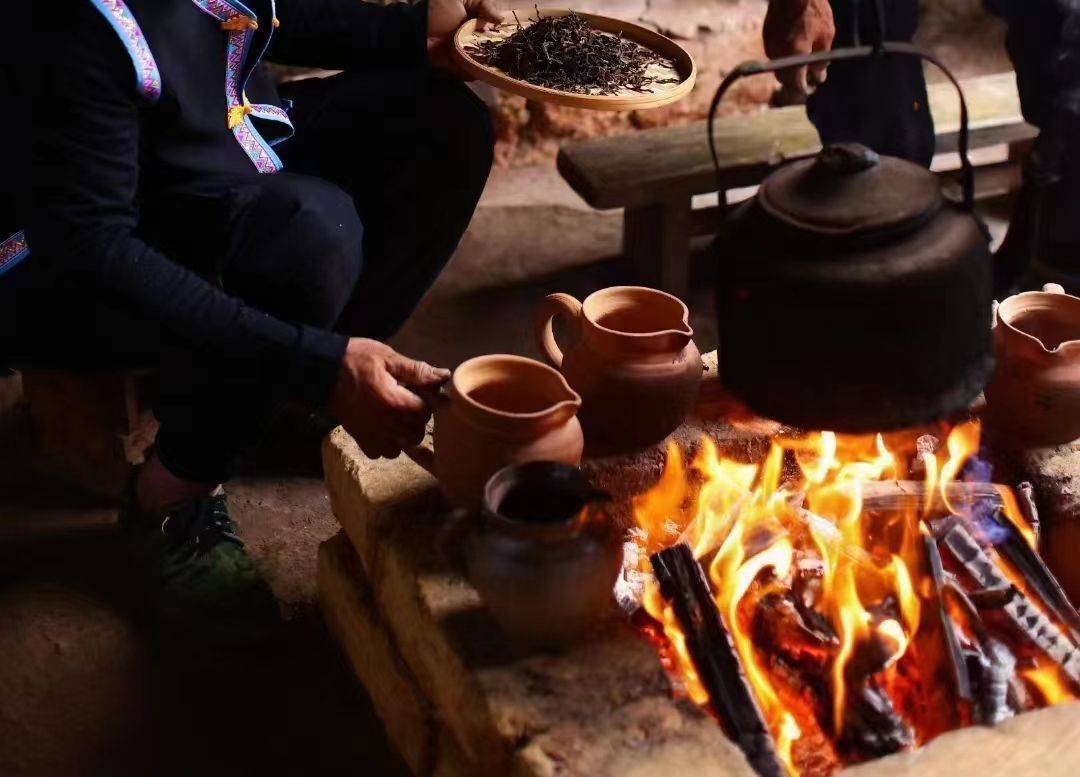 天气开始冷了,发现最近茶食玩店越来越多了_零食_地方_火塘