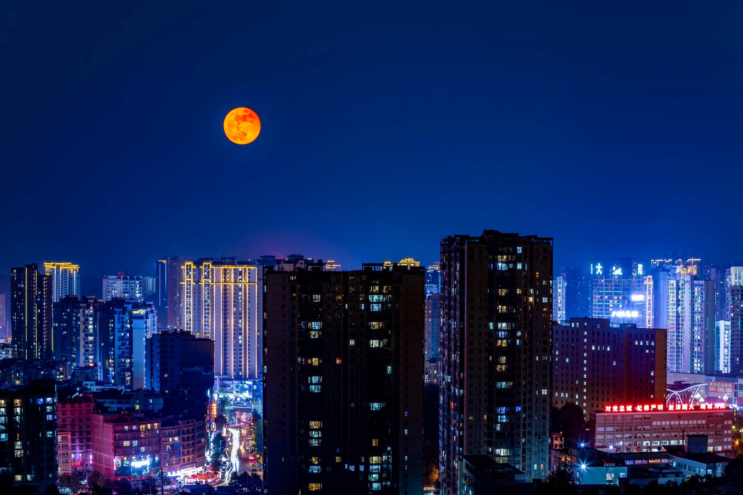 贵州黔西:月全食 "当空变脸"_月亮_地球_古铜色