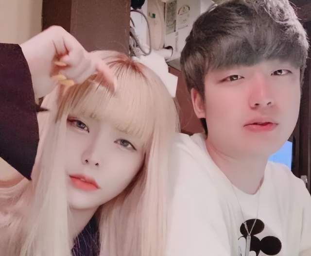 辅助蛇蛇晒妹妹照片,颜值超高不输网红,众位网友称他为新大舅子