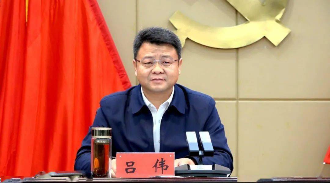 会上,县委常委,宣传部长吕伟从"提高思想认识,切实增强推进义务教育