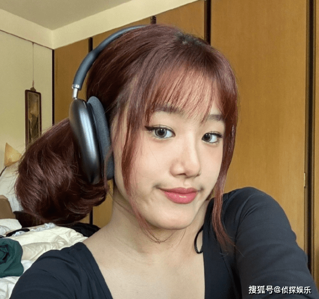 贾静雯17岁女儿晒近照，梧桐妹化大浓妆太成熟，颜值被拉低