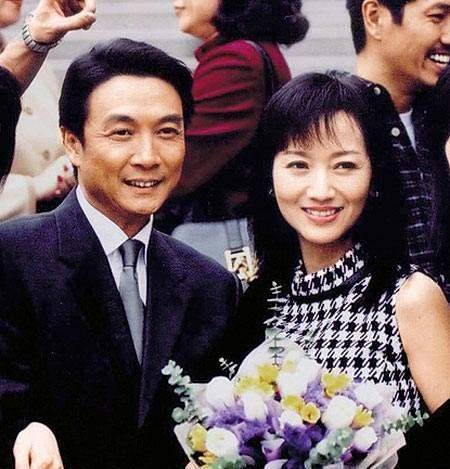 刘松仁发福憔悴很苍老,小20岁妻子素颜近照,结婚多年求子艰辛_李影