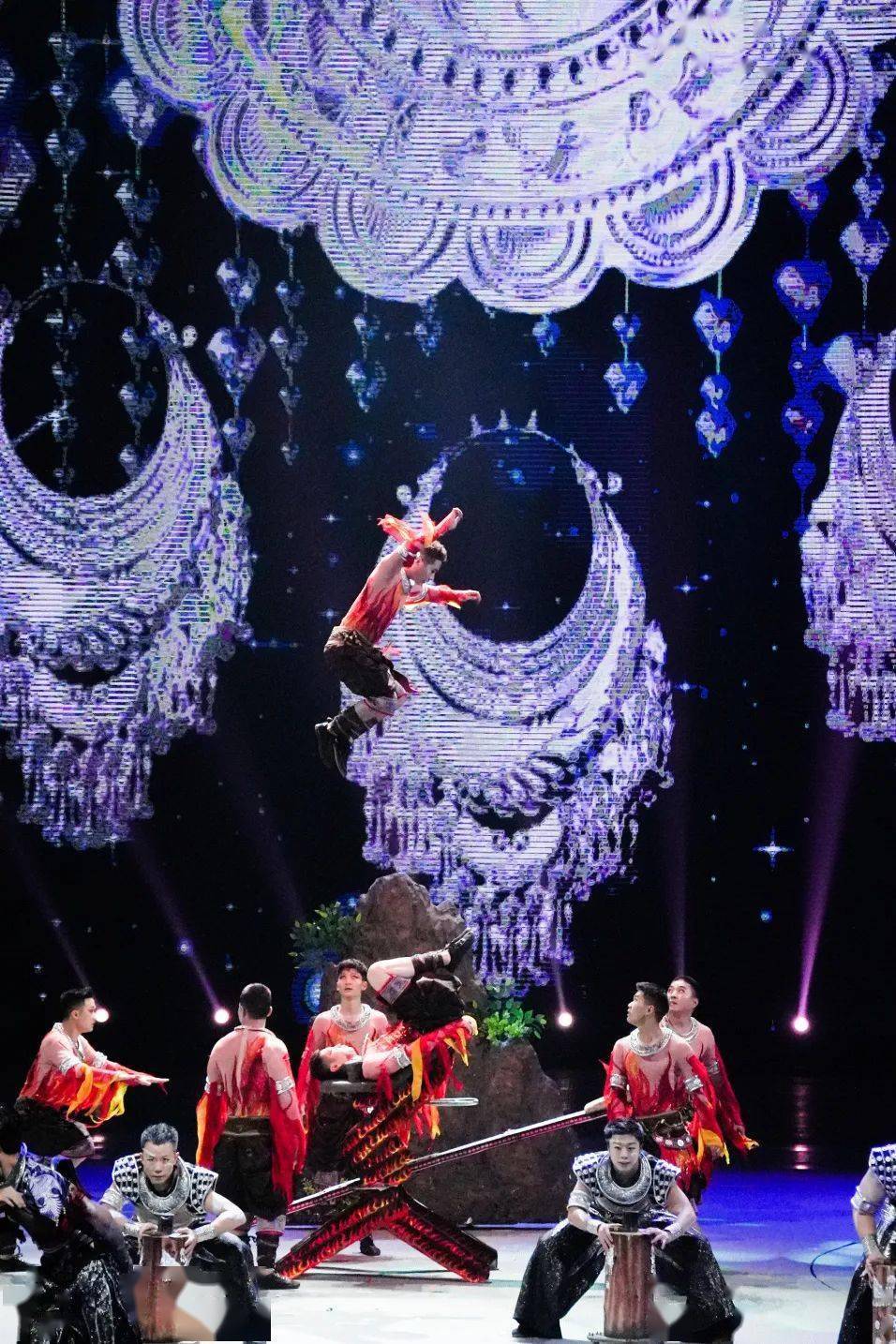 遵义市演艺集团有限公司贵州省杂技团有限公司《云路匠心——跳板蹬人