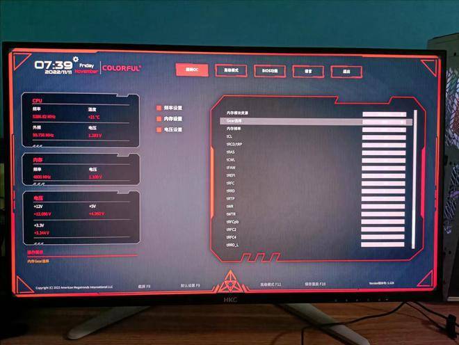 攒了台白色游戏主机:酷冷MB520Mesh、骨伽天吴360白、七彩虹Z790巡洋舰