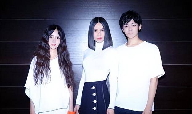 蒋佳恩:出道即巅峰,网传其几近退圈与尚雯婕有关,现状如何_公司_违约