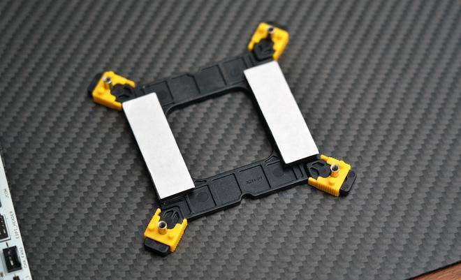 攒了台白色游戏主机:酷冷MB520Mesh、骨伽天吴360白、七彩虹Z790巡洋舰