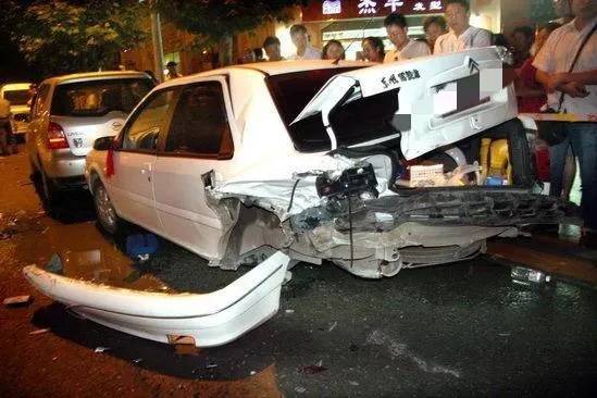 南京驾车致5死4伤图片图片