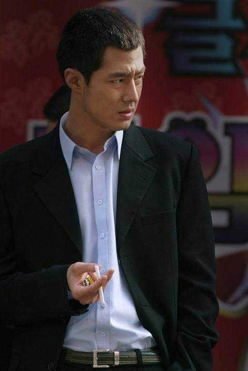 赵寅成:全智贤心中男神,却惨遭金敏喜抛弃,如今41岁仍孤身一人