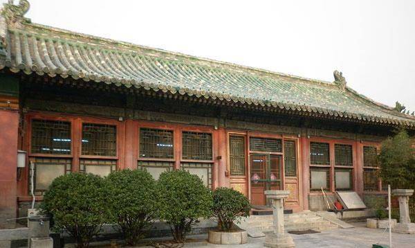 嘉庆年间,皇子幼年时先住在毓庆宫,成婚后移居南三所