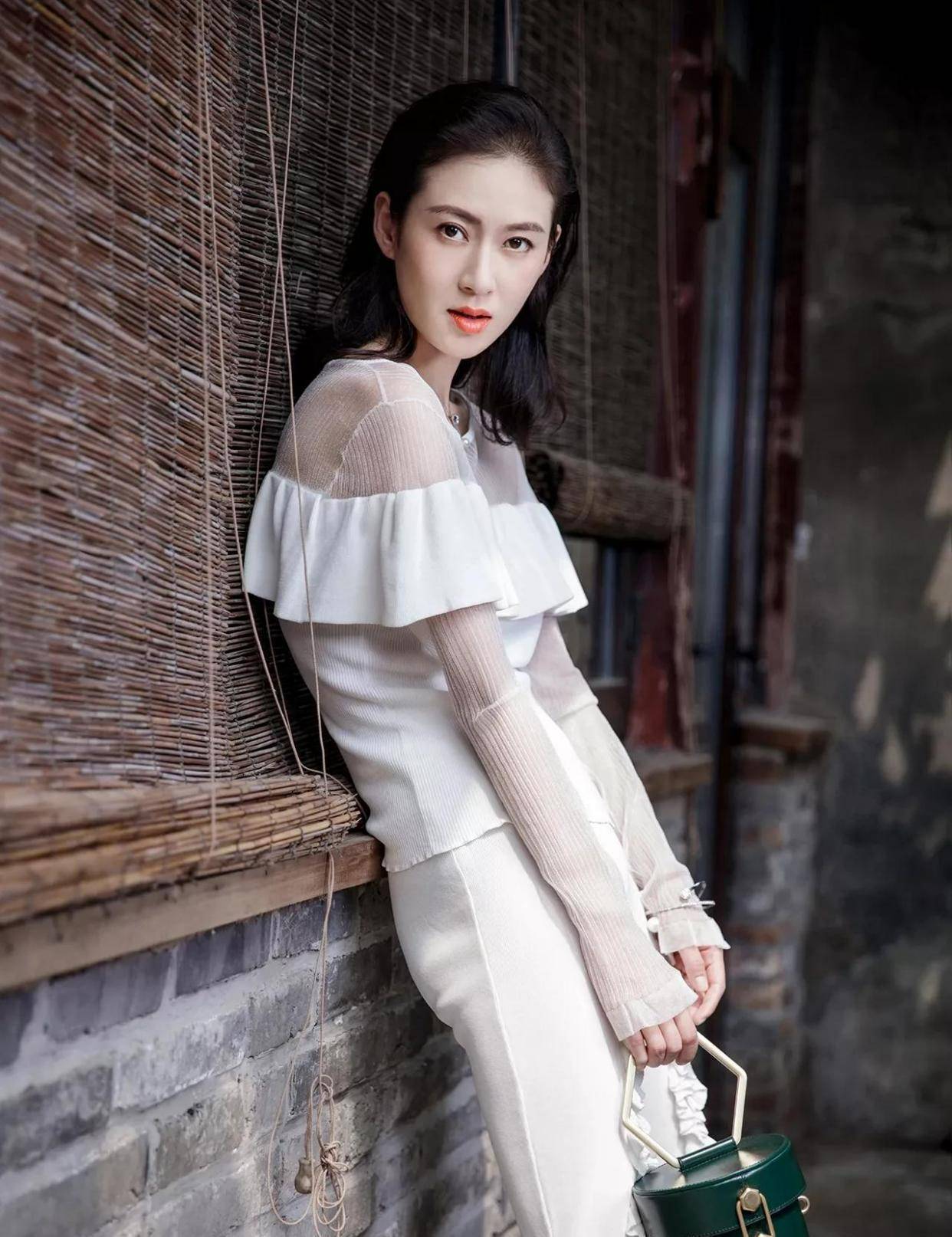 被称"最美丈母娘"的她,38岁了身材依旧火辣,宛如少女,羡慕_赵柯_脚跟