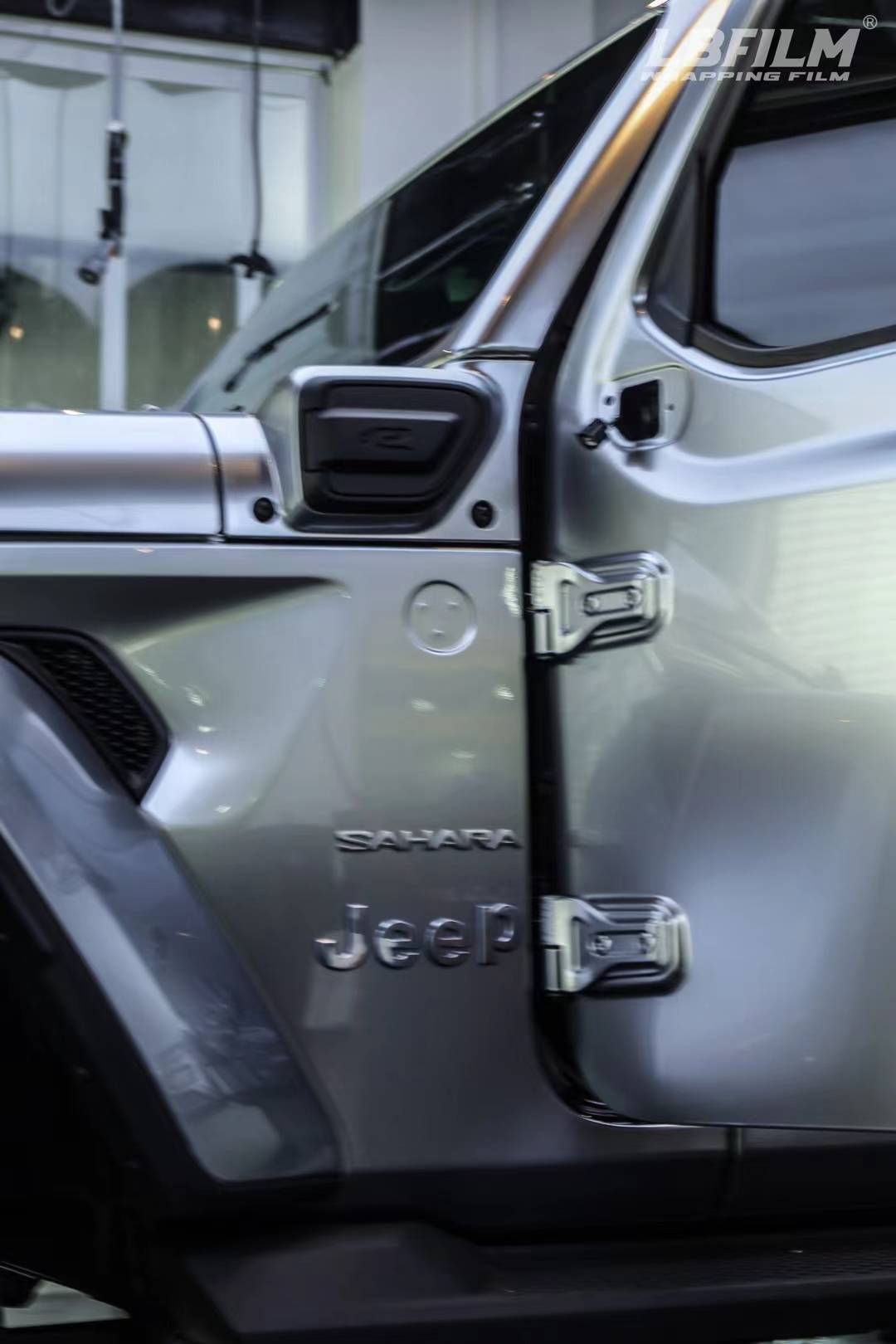 jeep牧马人lb改色膜液态金属铝水银,最纯正的银色