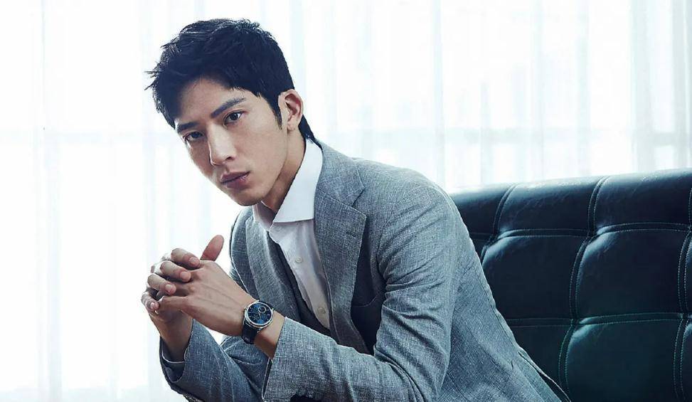 出生仅28天就被双亲分手的井柏然,现今身价过亿,绯闻女友是名模_孩子