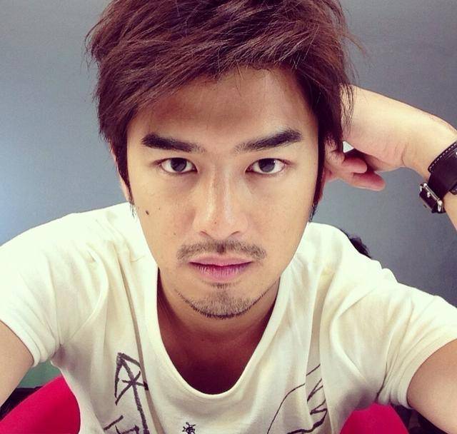 提到娱乐圈最会自拍的男明星,肯定第一个想到的是谁?