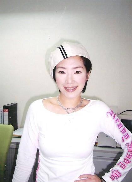 关宝慧演过94版穆念慈,演过林诗音,53岁单身的她,仍然期待爱情_香港