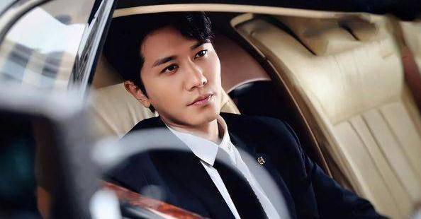 朱一龙追《阳光之下》,打电话向彭冠英问大结局,彭冠英回答超好笑_封