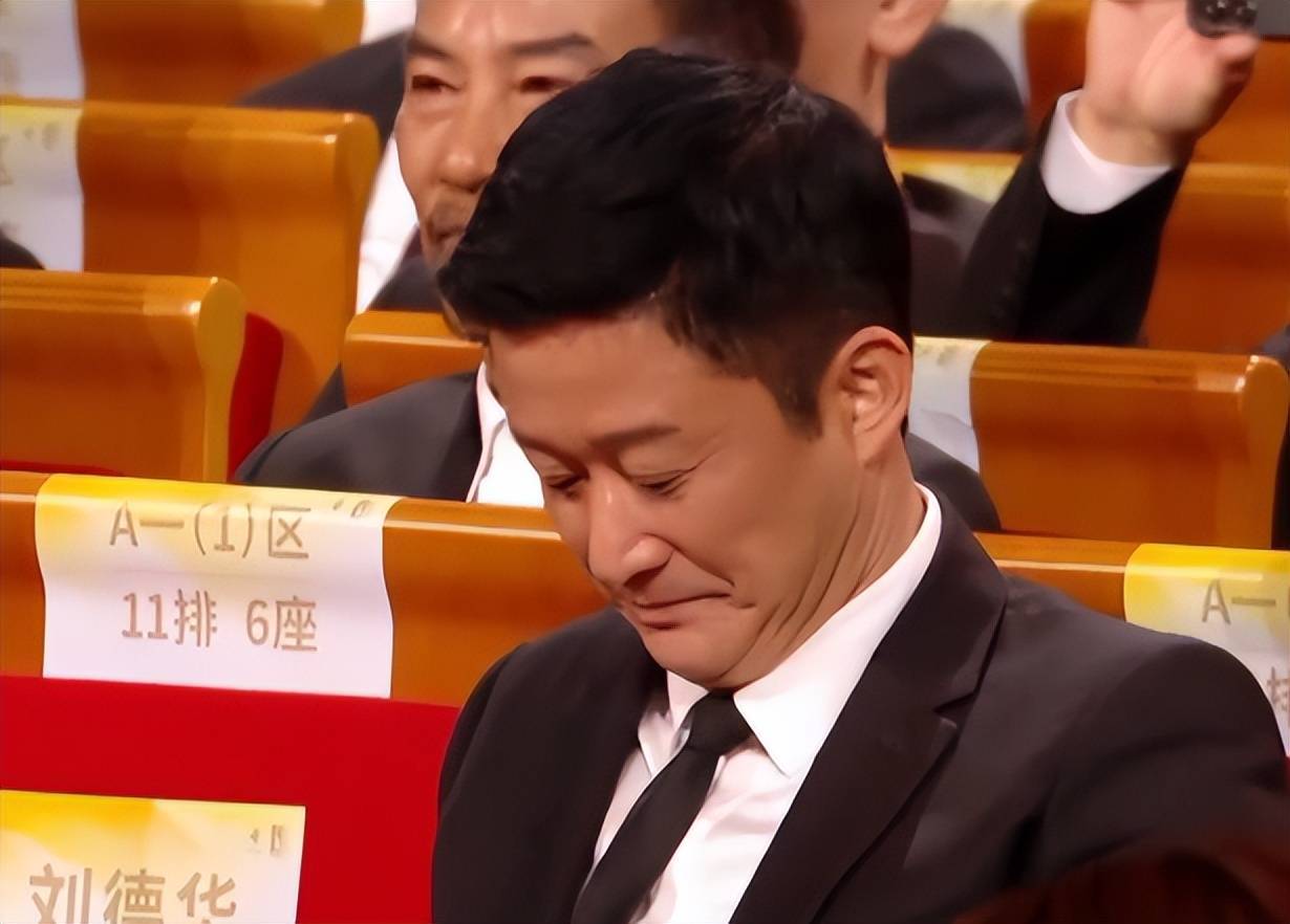 朱一龙金鸡奖得影帝后众星反应,陈道明一脸淡然,吴京难掩尴尬遗憾