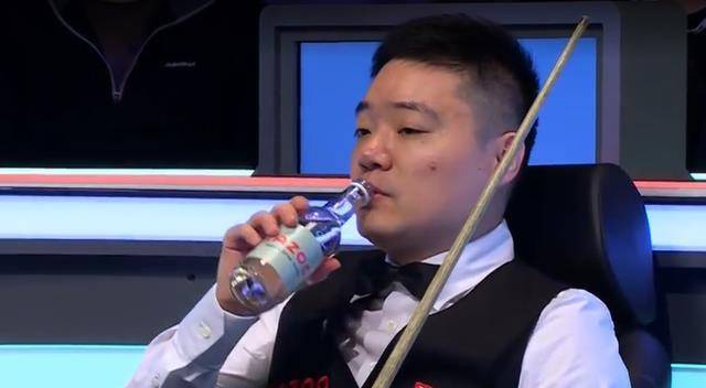 丁俊晖五杆逆转,淘汰10号种子,两杆破里程碑_巴里霍金斯_比赛_单杆