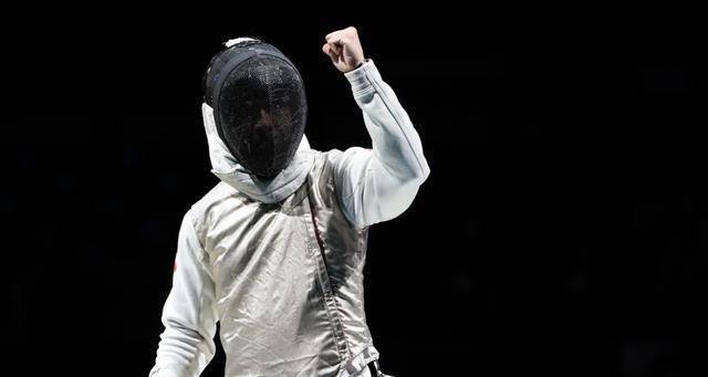 21岁tvb童星吴诺弘首战奥运,带伤赢14分粉丝大涨,与女友秀恩爱_击剑