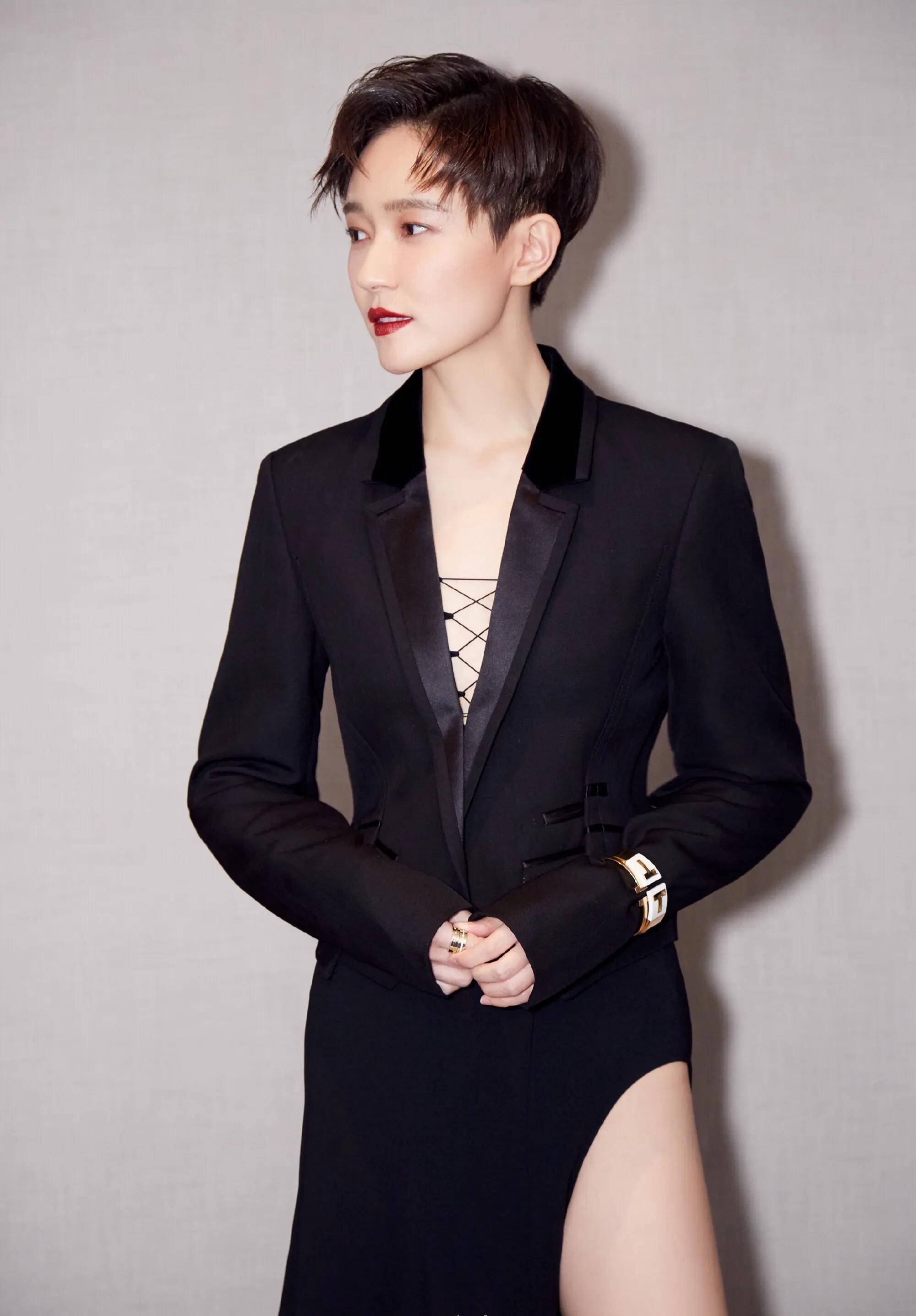 焦俊艳:一个低调演戏看起来温柔实则个性刚毅的演员_生活_短发_剧中