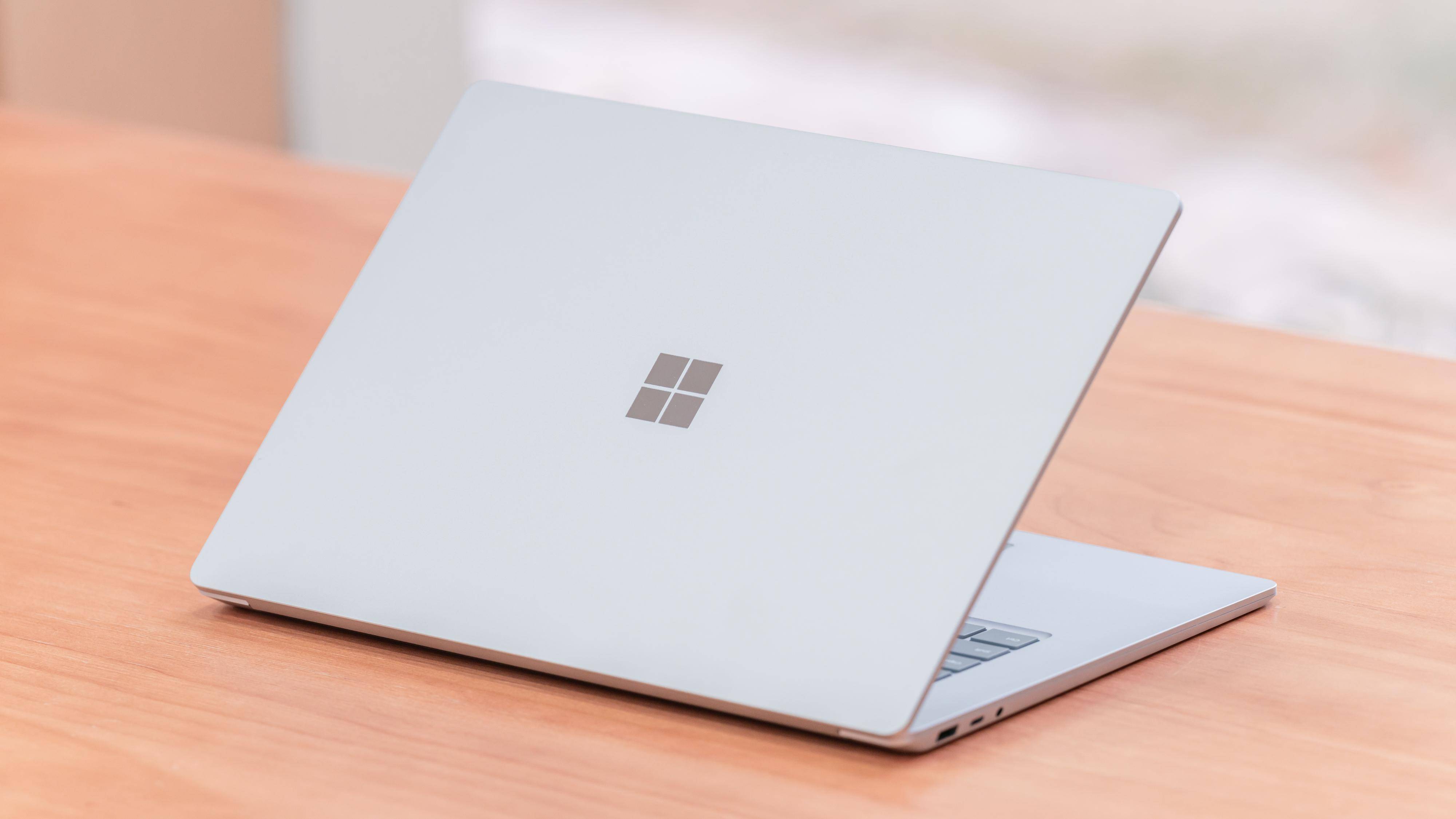 Surface Laptop 5 详测：模具延续经典，配置常规升级，性能表现亮眼